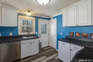 91 Ellsworth Dr, Bloomfield, CT 06002 - Photo 8