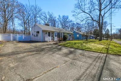 91 Ellsworth Drive, Bloomfield, CT 06002 - Photo 2