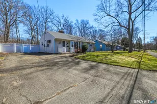 91 Ellsworth Dr, Bloomfield, CT 06002 - Photo 2