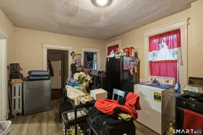 370 Maple Avenue, Hartford, CT 06114 - Photo 6