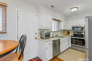 61 Grove St, Stamford, CT 06901 - Photo 6