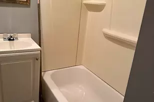 28 Hill St, Waterbury, CT 06704 - Photo 4