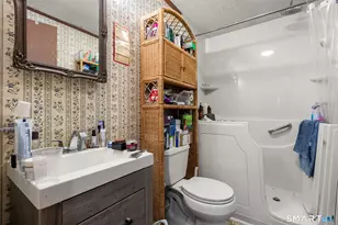 23 Farmstead Cir, Bloomfield, CT 06002 - Photo 8