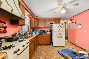 23 Farmstead Cir, Bloomfield, CT 06002 - Photo 6