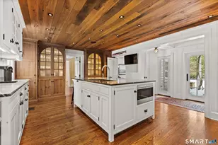 422 Scofieldtown Rd, Stamford, CT 06903 - Photo 8