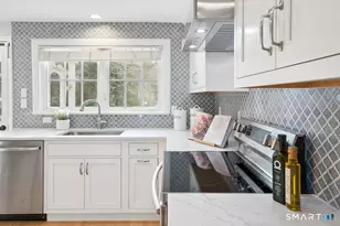 1091 Round Hill Rd, Fairfield, CT 06824 - Photo 10