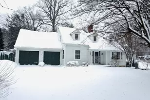 1091 Round Hill Rd, Fairfield, CT 06824 - Photo 2