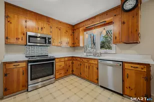 15 Sunnieside Dr, East Lyme, CT 06357 - Photo 12