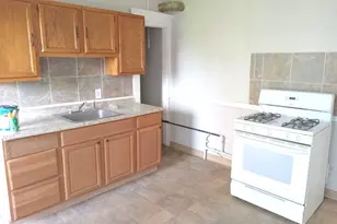 121 Lounsbury St, Waterbury, CT 06706 - Photo 2