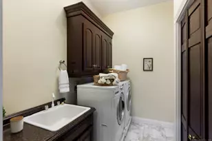 13 Chatsworth Pl, Farmington, CT 06032 - Photo 32