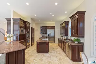 13 Chatsworth Pl, Farmington, CT 06032 - Photo 16