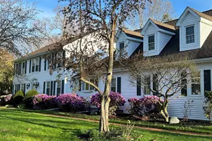 102 Orchard Hill Dr, Windsor Locks, CT 06096 - Photo 2