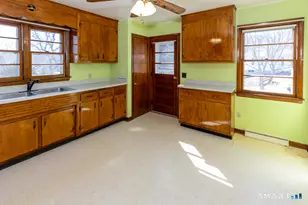 32 Cedar Ln, Montville, CT 06382 - Photo 6