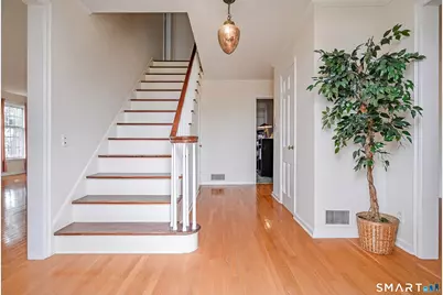 8 Crest Road, Danbury, CT 06811 - Photo 4