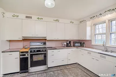 8 Crest Road, Danbury, CT 06811 - Photo 16