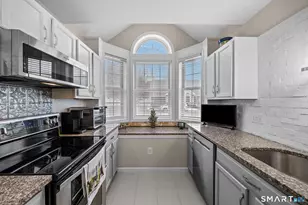 374 Meridian St Ext, Groton, CT 06340 - Photo 6