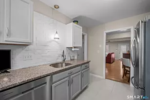 374 Meridian St Ext, Groton, CT 06340 - Photo 10