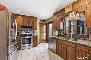 6 Windward Dr, New Fairfield, CT 06812 - Photo 8