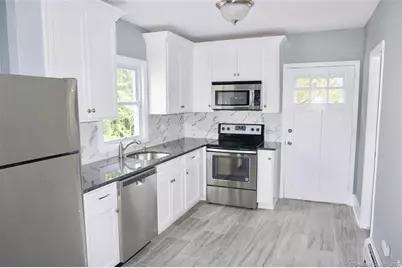 15 Crofut Place #1, Danbury, CT 06810 - Photo 2