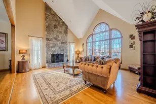 723 Laurie Ln, Orange, CT 06477 - Photo 6