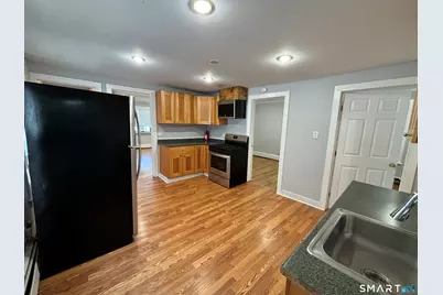 8 Jetland Place, Bridgeport, CT 06605 - Photo 12