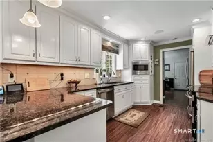 95 Wildwood Dr, Stratford, CT 06615 - Photo 16