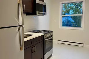 105 Cleveland Ave, Bridgeport, CT 06606 - Photo 4