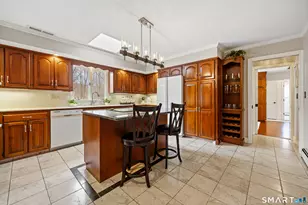 886 Maribou Ct, Cheshire, CT 06410 - Photo 4