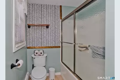 25A Queen Street, Enfield, CT 06082 - Photo 24