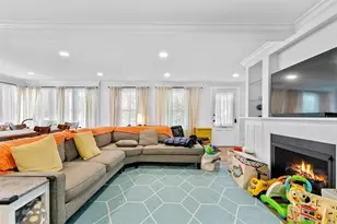 74 Sea St, New Haven, CT 06519 - Photo 2