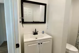 15 Lincoln Pl, Bristol, CT 06010 - Photo 10