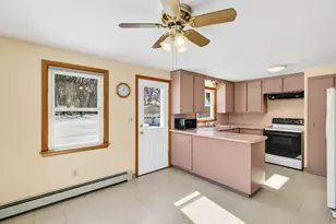 42 Roseleah Dr, Waterford, CT 06385 - Photo 10