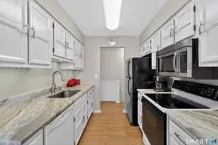 334 Foxwood Ln, Milford, CT 06461 - Photo 8