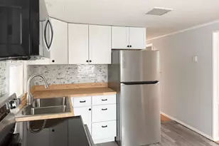 37 Russell St, Griswold, CT 06351 - Photo 4