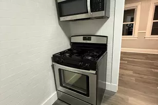 36 Carver St, Bridgeport, CT 06610 - Photo 8