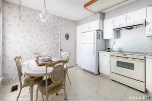 7 Maple Ln, Avon, CT 06001 - Photo 8