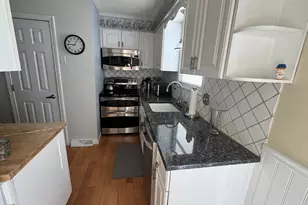 7 Bay Path Way, Branford, CT 06405 - Photo 8