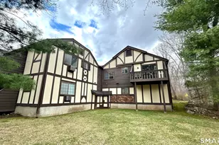 8 Derby Ct, Brookfield, CT 06804 - Photo 1