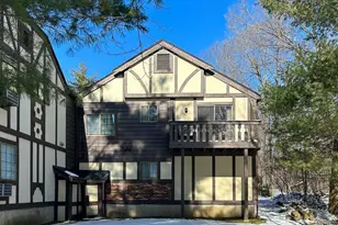 8 Derby Ct, Brookfield, CT 06804 - Photo 2