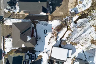 53 High St, Naugatuck, CT 06770 - Photo 2