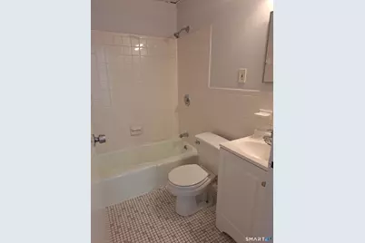 217 Hollister Avenue #b8, Bridgeport, CT 06607 - Photo 4