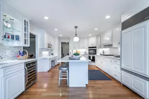 4 Harbour View Dr, New Fairfield, CT 06812 - Photo 12