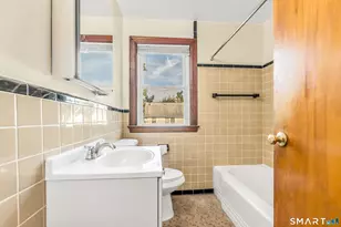 24 Pilgrim Ave, Waterbury, CT 06704 - Photo 10