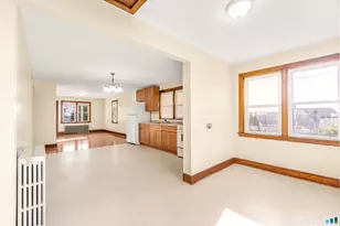 24 Pilgrim Ave, Waterbury, CT 06704 - Photo 2