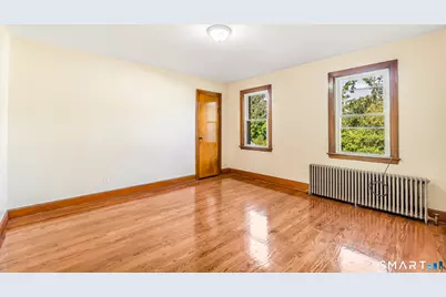 24 Pilgrim Avenue, Waterbury, CT 06704 - Photo 8