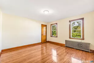 24 Pilgrim Ave, Waterbury, CT 06704 - Photo 8