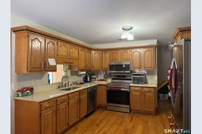 18 Olivia Lane, Naugatuck, CT 06770 - Photo 6