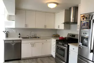 90 Iroquois Rd, Stamford, CT 06902 - Photo 8