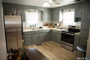 227 Fanning St, Waterbury, CT 06704 - Photo 4