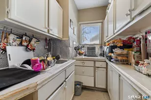 27 Windsor Ave, Meriden, CT 06451 - Photo 30